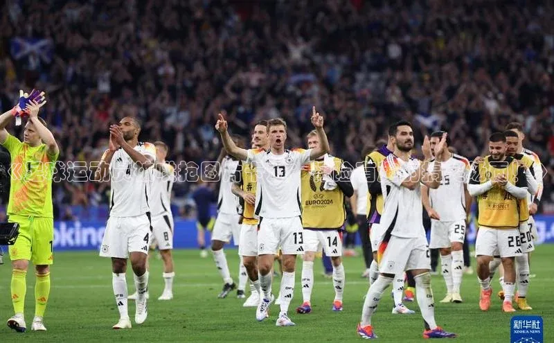 江南app体育官网登录爱慕股份《足球运动员被哄抢图片卡通：惊险有趣的搞笑场面！》